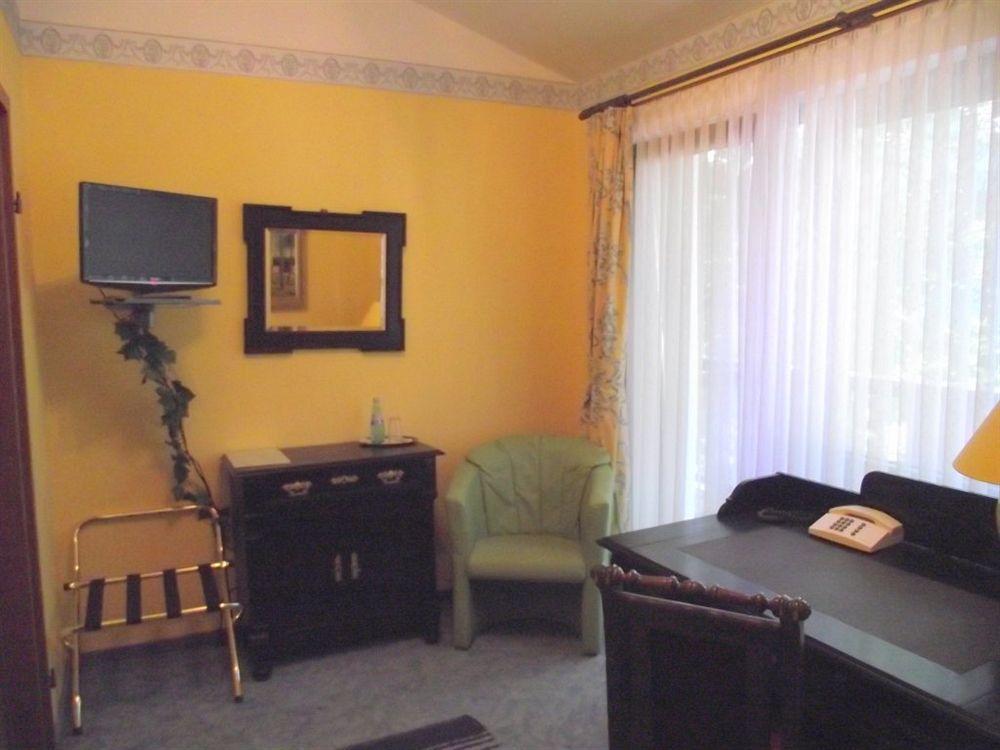 Waldschloesschen Bed & Breakfast มิทเทนวาลเดอ ภายนอก รูปภาพ